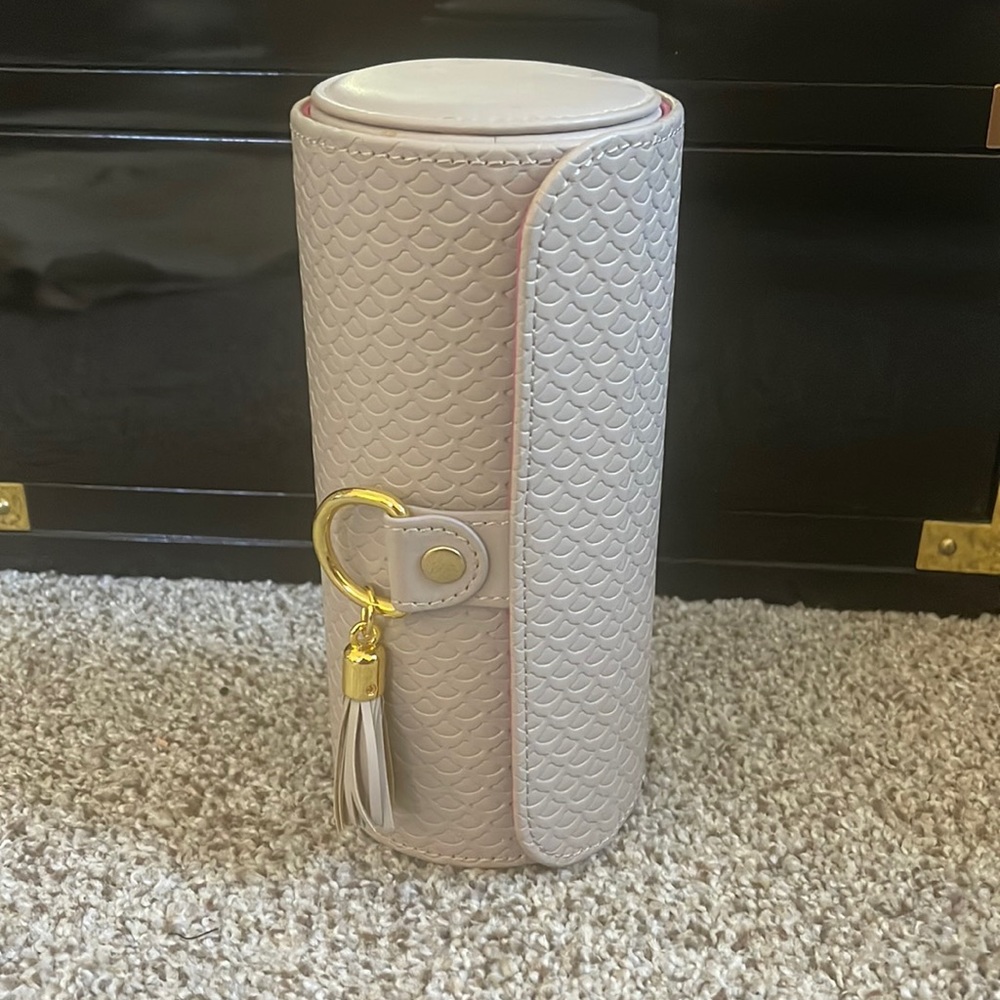 Travel jewelry organizer